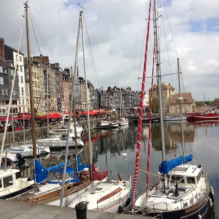 Ferienwohnung Un Petit Nid A Honfleur Exterior foto